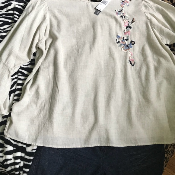 NWT Chelsea & Theodore woman’s shirt🍁🍂 - Picture 4 of 7